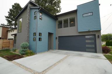 Main picture of 4314 W Clark St