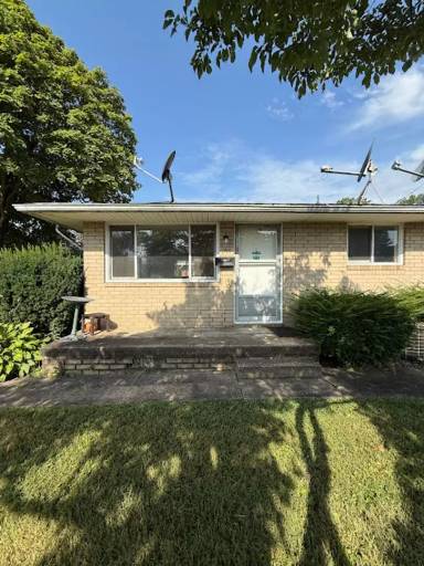 Main picture of 233 Kennedy St