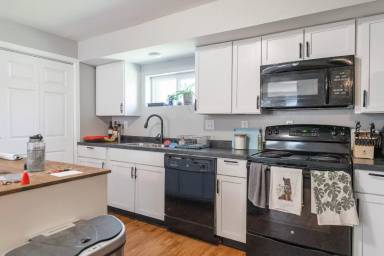 Main picture of 2152 Sloan Ave