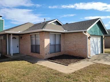 Main picture of 1017 SW 103rd Ter