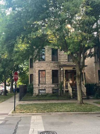 Main picture of 4400 N Greenview Ave
