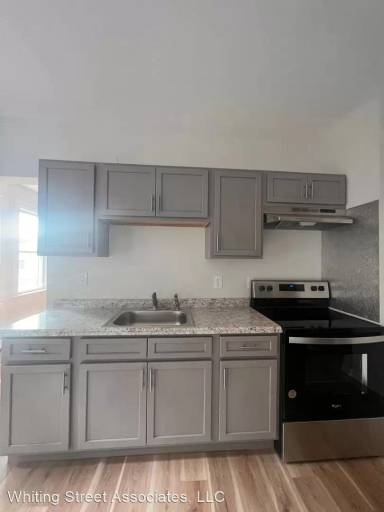 Main picture of 51 S Whiting St