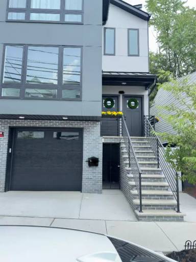 Main picture of 398 S 9th St