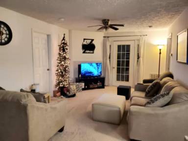 Main picture of 2050 Quaker Way
