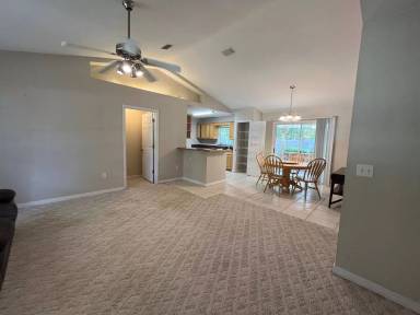 Main picture of 625 SW Beth Dr