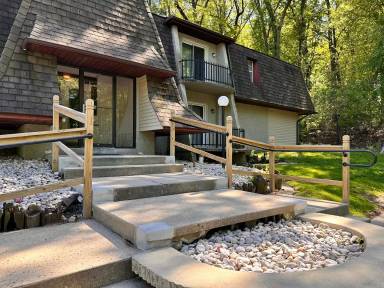 Main picture of 3028 S Pike Ave