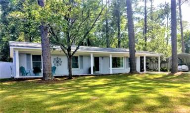Main picture of 225 Circle Dr