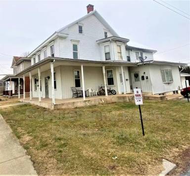 Main picture of 122 N Center St