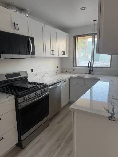 Main picture of 528 N Alexandria Ave