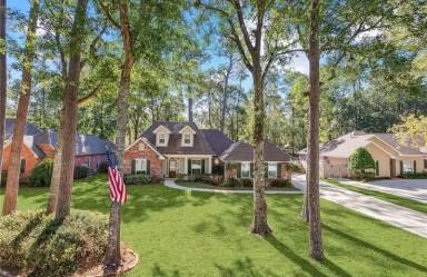 Main picture of 350 Greenleaves Blvd