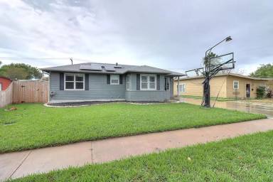 Main picture of 4217 Center Dr
