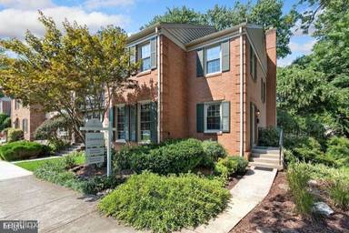 Main picture of 10360 Hampshire Green Ave