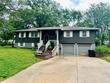 Main picture of 90 Grandview Dr
