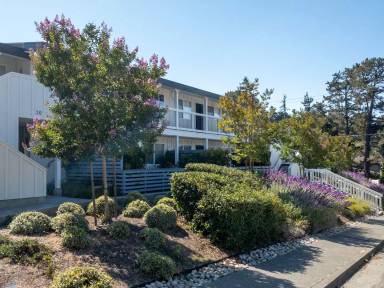 Main picture of 30 Central Dr