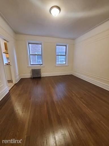 Main picture of 7754 Austin St