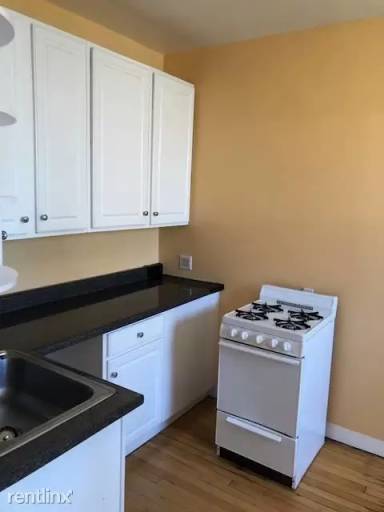 Main picture of 2052 W Estes Ave