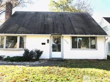 Main picture of 1740 Hanover St