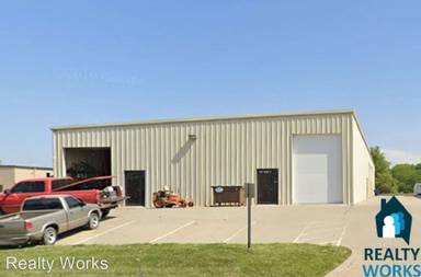 Main picture of 320 W Industrial Lake Dr