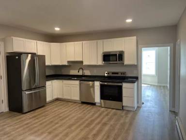 Main picture of 8 Plymouth St