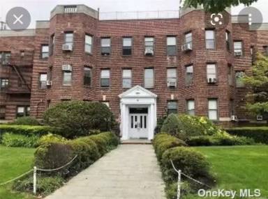 Main picture of 2 Herrick Dr