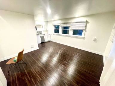 Main picture of 203 S Melrose St