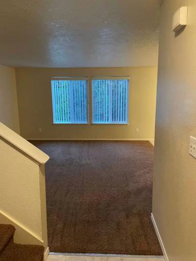 Main picture of 820 W Regis St