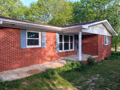 Main picture of 160 College St S