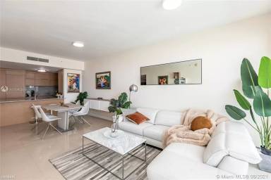 Main picture of 900 Biscayne Bay Condos