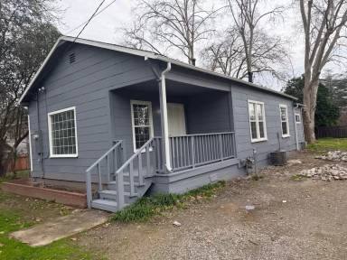 Main picture of 8632 Sunset Ave