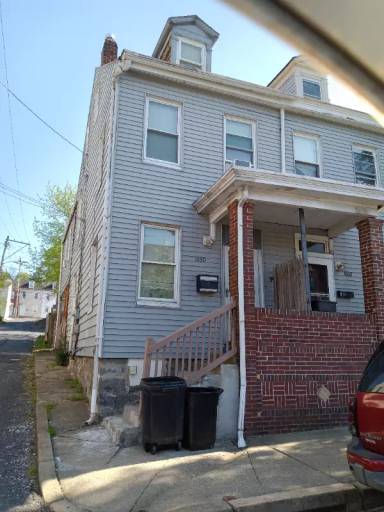 Main picture of 1030 Ferry St