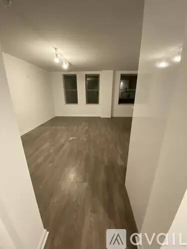 Main picture of 940 Winona
