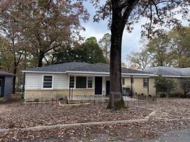 Main picture of 2204 S Monroe St