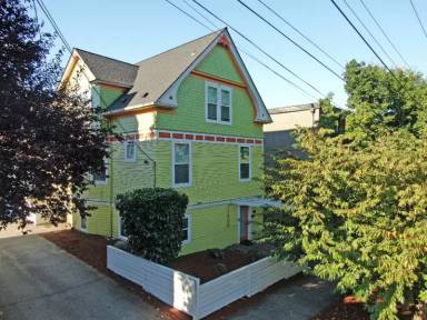Main picture of 1609 E Columbia St