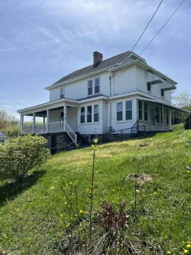 Main picture of 209 Winfield Ave