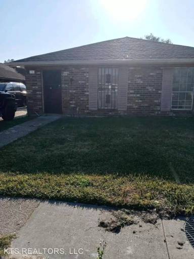 Main picture of 8012 Arcadia Ln