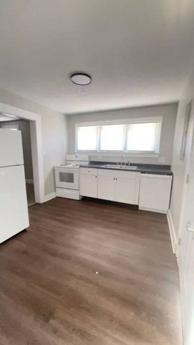 Main picture of 1333 E Main St