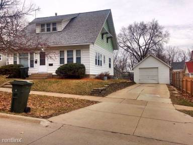 Main picture of 609 W 10th St