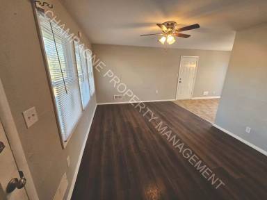 Main picture of 7405 E 109th St