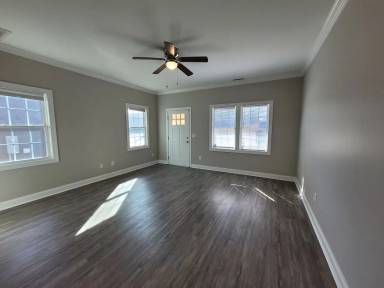 Main picture of 1086 20th St NE