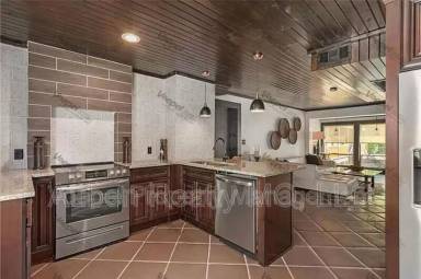 Main picture of 4333 Oak St