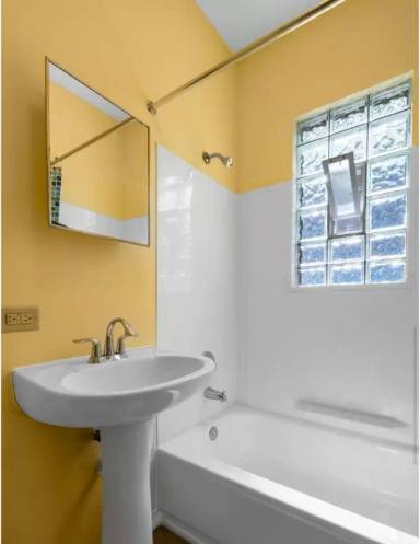 Main picture of 7353 S Kenwood Ave