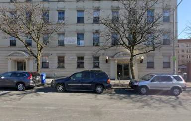 Main picture of 170 S Broadway