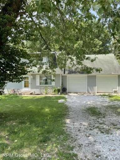 Main picture of 3055 S Lakeside Ave