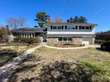 Main picture of 303 Hedgerow Ln