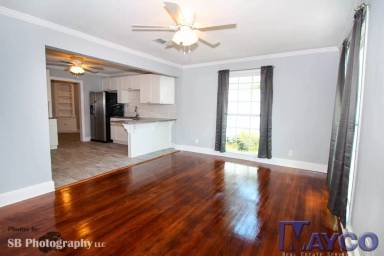 Main picture of 2810 Holly St