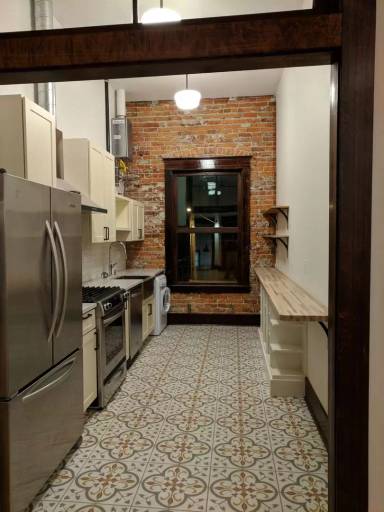Main picture of 112 E 1st St