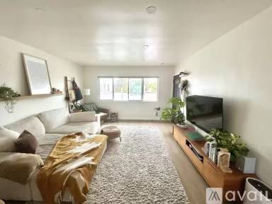 Main picture of 2906 Carmona Ave