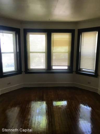 Main picture of 2901 W 65th St