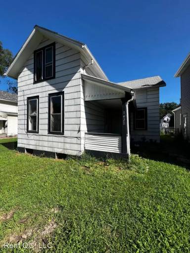 Main picture of 1420 W 7th St
