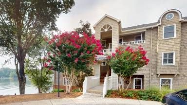Main picture of 9816 Emerald Point Dr